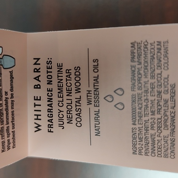 Bath & Body Works TROPICAL DRINK Nightlight Plug & 6 Wallflower Refills - Picture 2 of 5